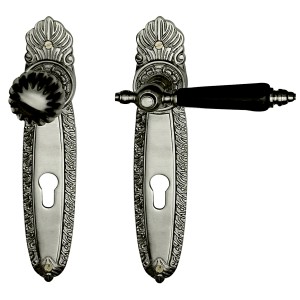 Béquille de porte Art Nouveau en laiton forme classique argent mat
